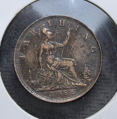 外国优质老铜币银币，周日九点倒数截拍，满百包邮，持续收拍，初八发货 - 英国1886年维多利亚法新铜币，属于维多利亚时代 “日不落帝国” 的流通辅币。正面为年轻的维多利亚女王头像，背面是象征不列颠尼亚的坐像，见证了英国工业革命与全球殖民扩张的鼎盛时期。