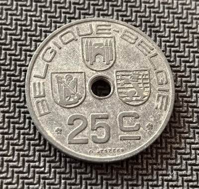 外国优质老铜币银币，周日九点倒数截拍，满百包邮，持续收拍，初八发货 - 比利时1943年25分锌币，发行于二战德国占领时期。正面的三枚省徽与双语国名，体现了比利时的多语言与联邦传统；背面的菱形纹与王冠，是占领当局简化设计的产物，见证了比利时在战争中被占领、物资匮乏的特殊历史阶段。