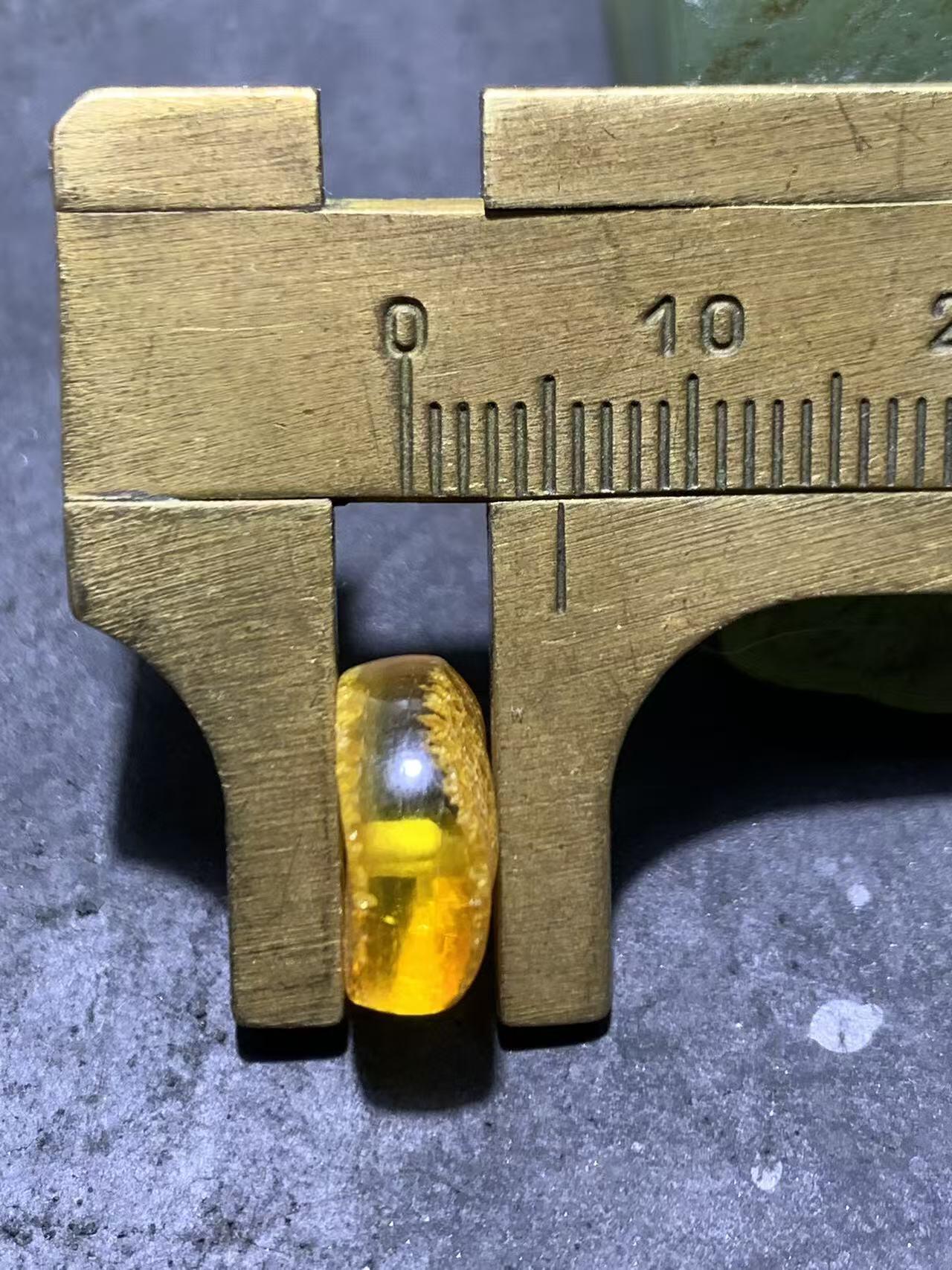 精美桔皮纹原皮蜜蜡随形饼子一个！！