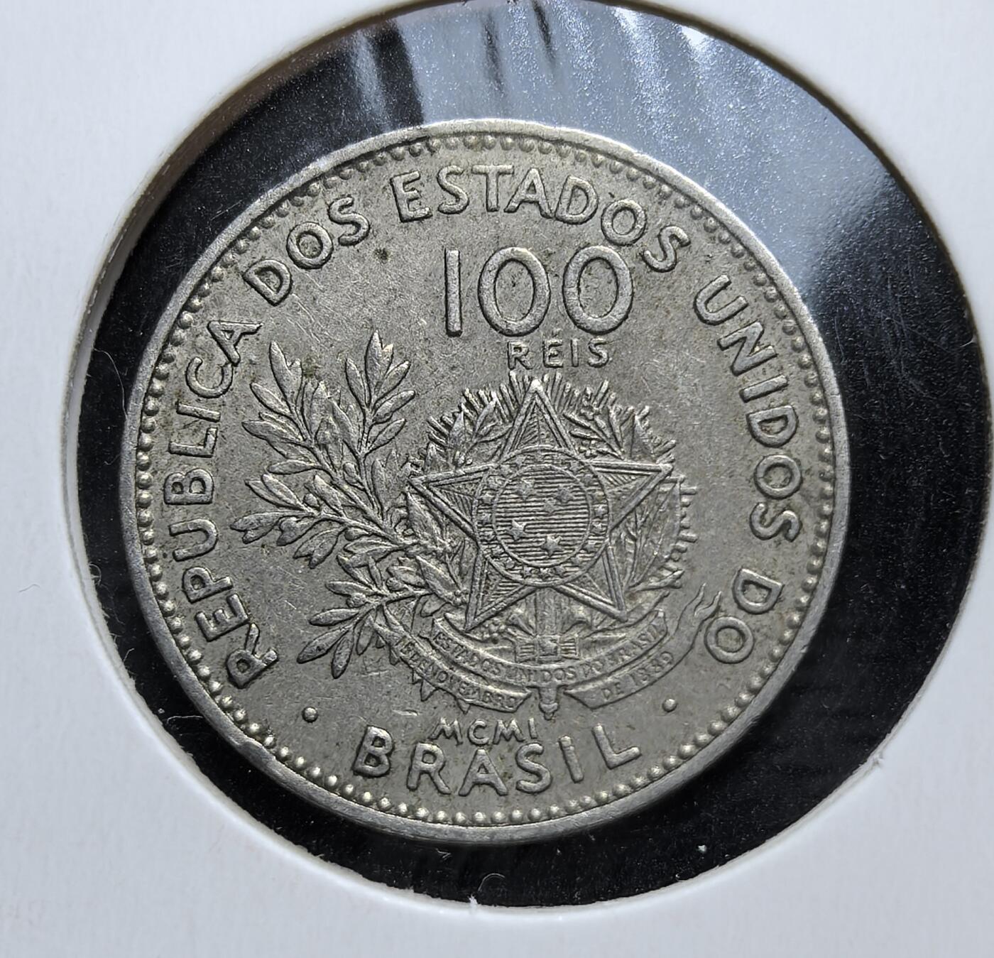 外国优质老铜币银币，周日九点倒数截拍，满百包邮，持续收拍，初八发货 巴西共和国1901年100瑞斯。正面的巴西国徽（五星、咖啡枝叶与绶带）象征国家主权，背面的自由女神头像与星环设计，体现了巴西共和初期对美国共和理念的借鉴，见证了巴西从帝国向共和国转型的货币体系变革。