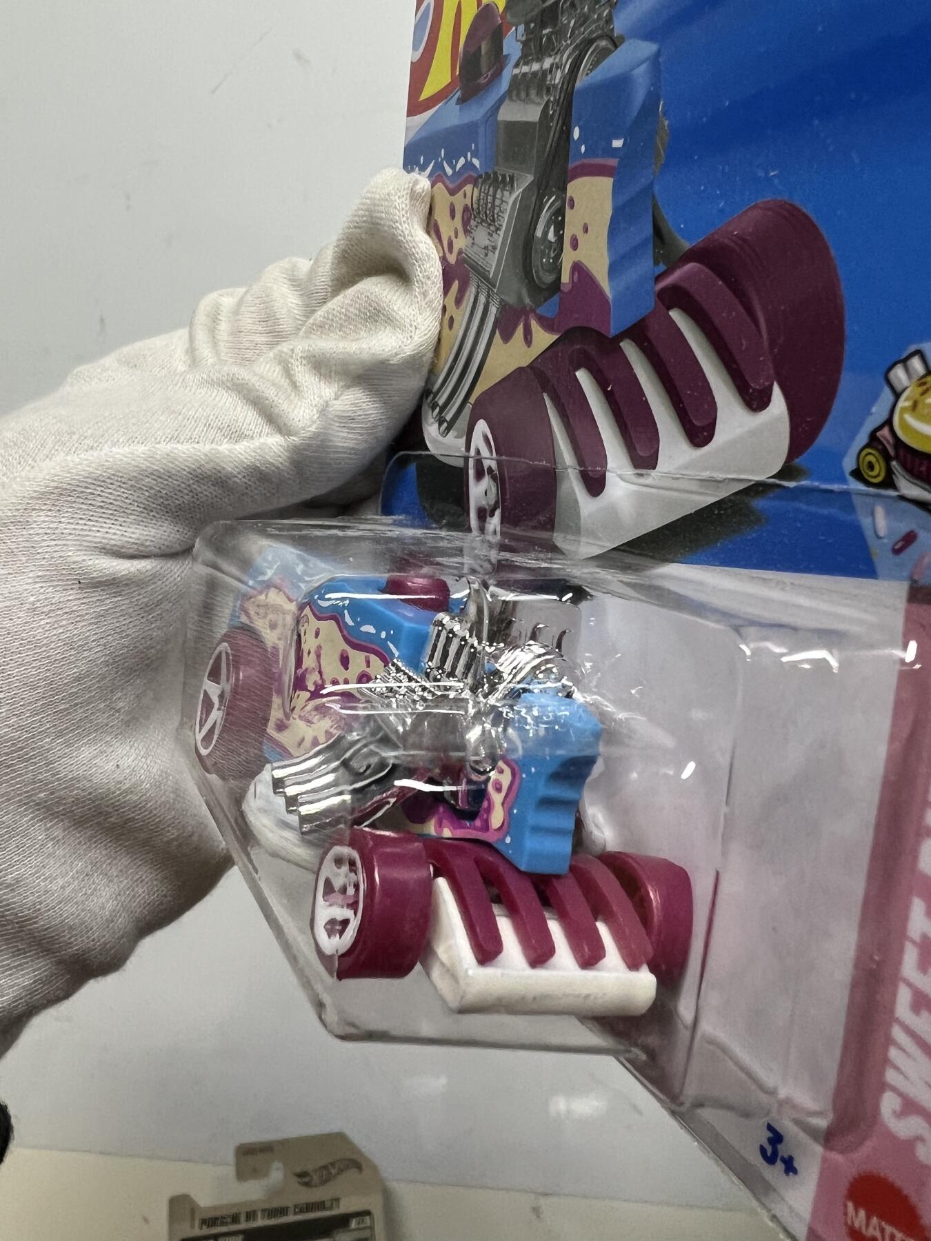 零元拍：风火轮吊卡 Birthday Burner全新未拆