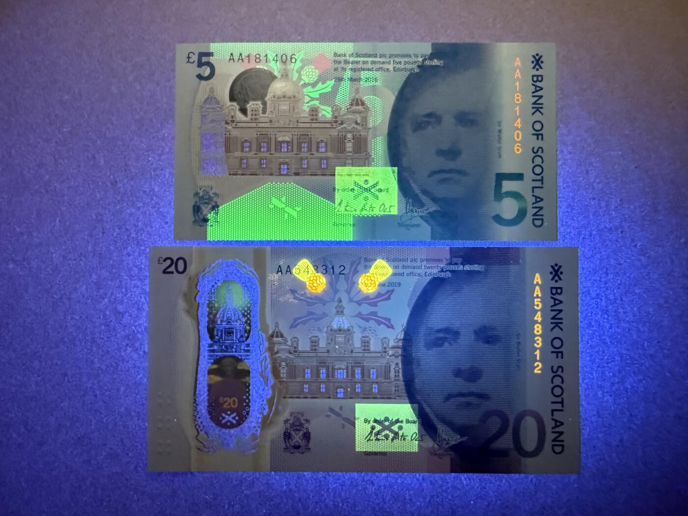 《艾美收藏》第232期-2.22周日外币靓号精品场(春节首拍) 苏格兰5、20镑2张 UNC 2016年 苏格兰银行塑料钞 AA冠