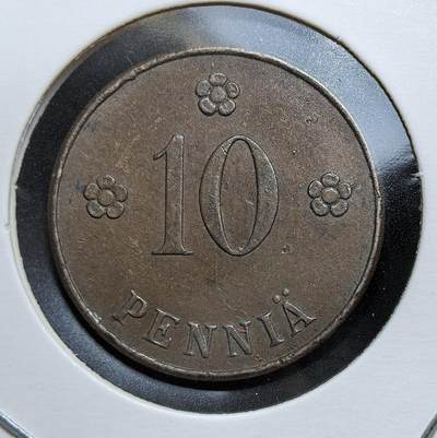 外国优质老铜币银币，周日九点倒数截拍，满百包邮，持续收拍，初八发货 - 芬兰1920年10盆尼铜币，是芬兰独立后早期流通货币之一。正面为面值与花卉纹饰，背面是芬兰国徽 “持剑雄狮”。它发行于一战后经济恢复期，见证了芬兰从沙俄统治下独立并建立现代货币体系的历程。
