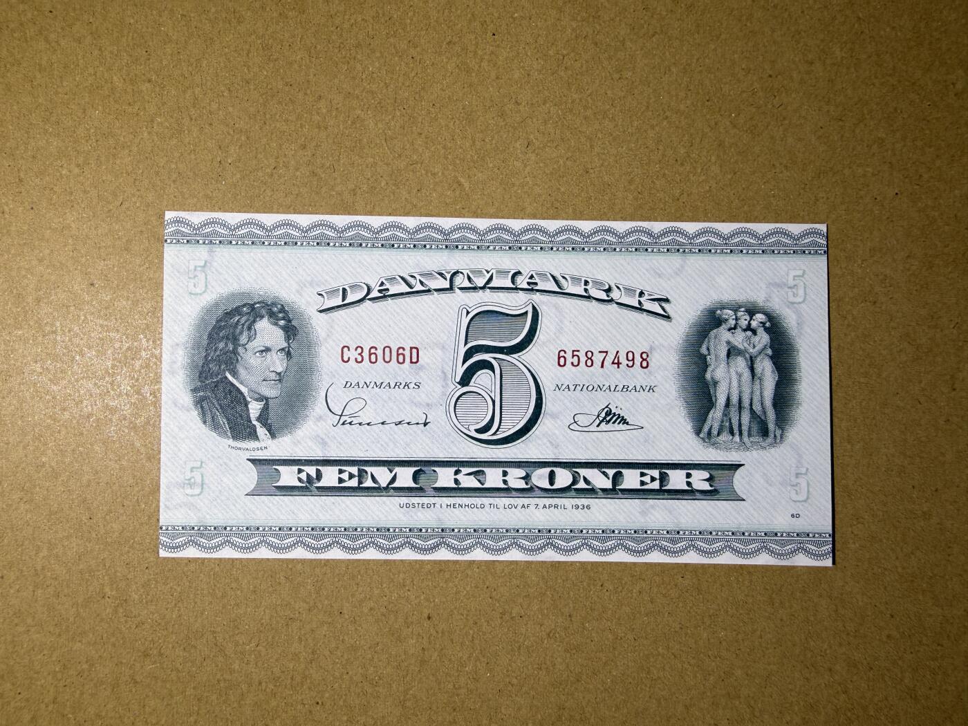 《艾美收藏》第232期-2.22周日外币靓号精品场(春节首拍) 丹麦5克朗 UNC 1960年老版本 三裸女雕塑