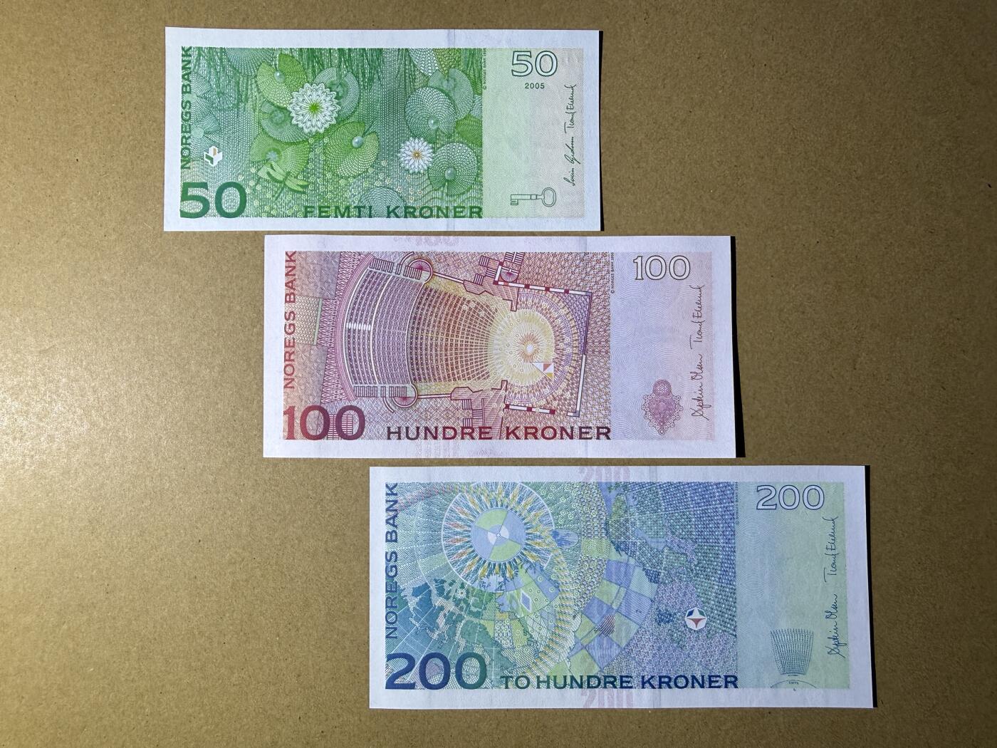 《艾美收藏》第232期-2.22周日外币靓号精品场(春节首拍) 挪威50、100、200克朗3张 UNC 全程无4