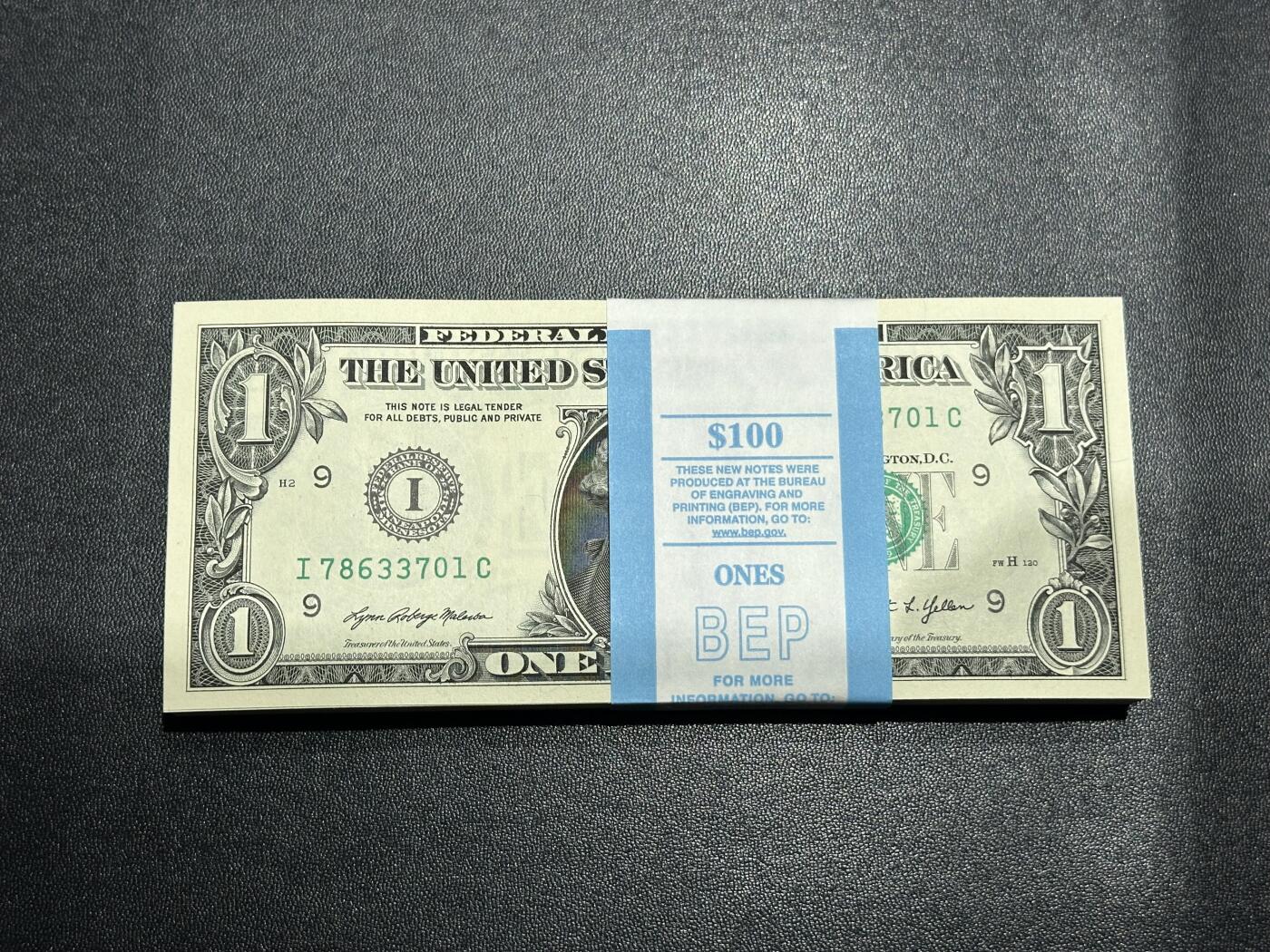 《外钞收藏家》第六百一十二期（ 精选场）（长期征集拍品、欢迎藏友们联系合作） 2021年美国1美元 标准100连号 全新 尾701-800