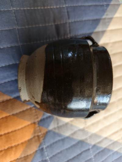 春节钱币瓷器清货捡漏拍场 - 清代风格酱釉双耳小罐 高和直径都是8厘米左右 全品