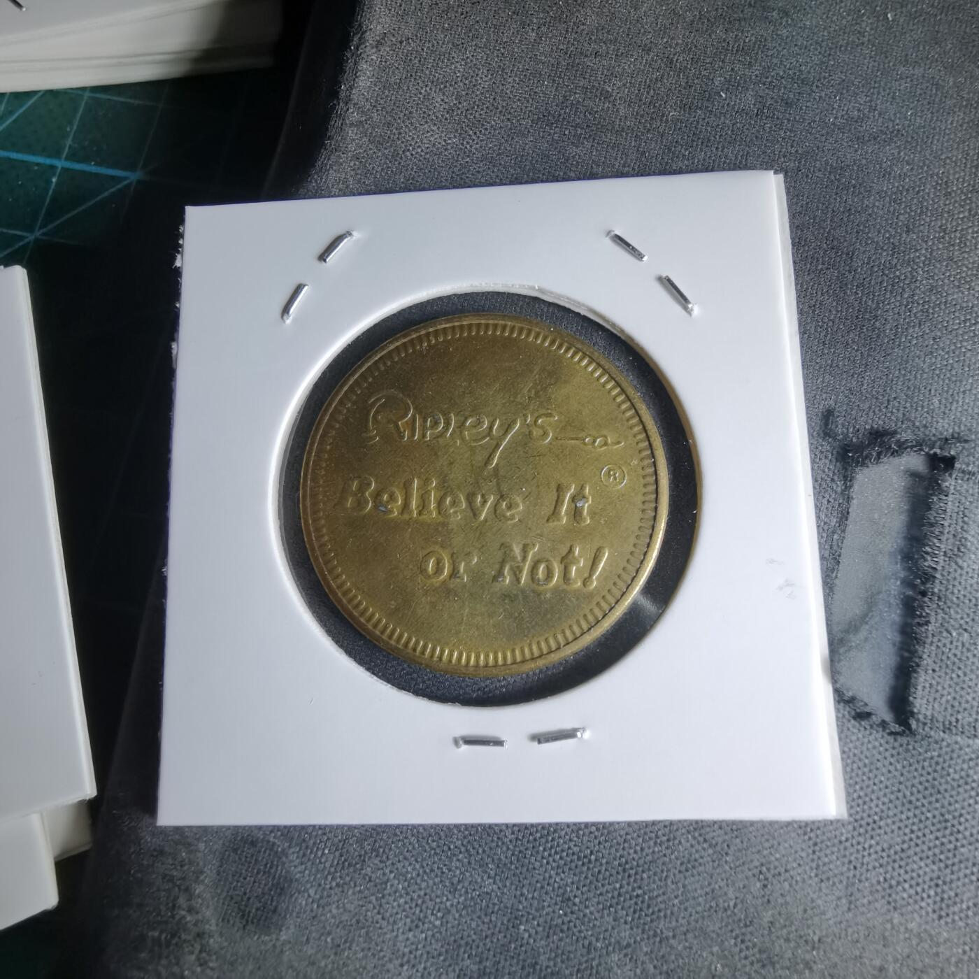 沼泽如烟--第1000场 1997年香港凌霄阁（The Peak Tower）信不信由你奇趣馆（Ripley's Believe It or Not!）的旅游纪念代币