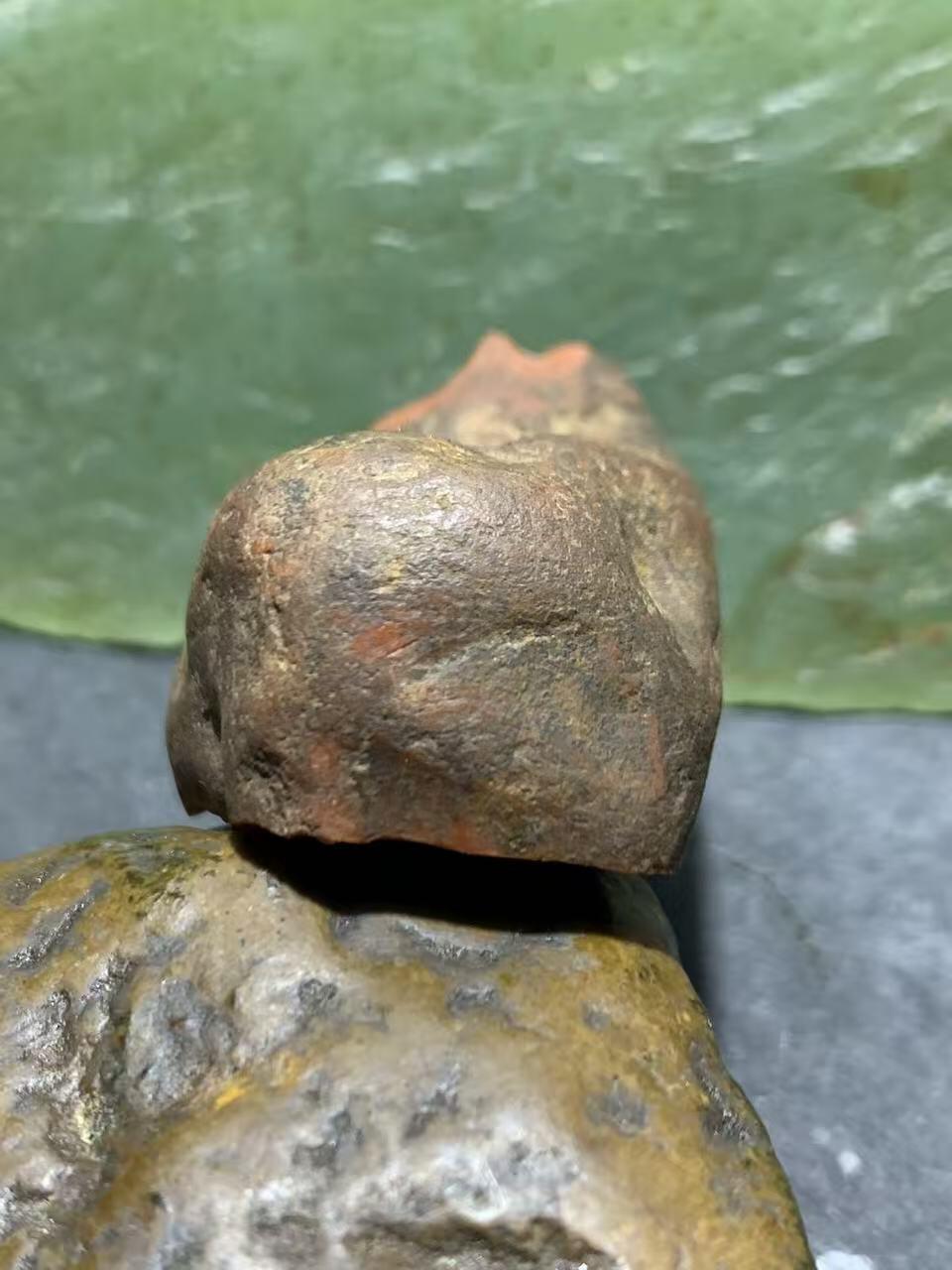 精美铁红皮开窗料南红玛瑙原石一颗