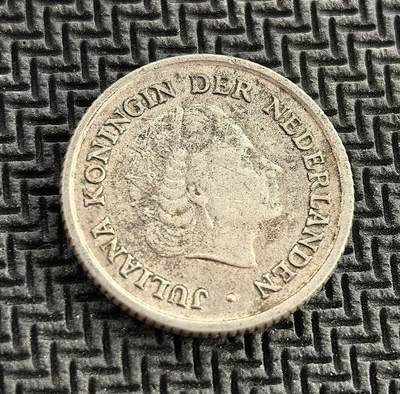 外国优质老铜币银币，周日九点倒数截拍，满百包邮，持续收拍，初八发货 - 荷属安的列斯1963 年 1/10 盾银币，正面为荷兰朱丽安娜女王像，彰显宗主国权威；背面标注 “NEDERLANDSE ANTILLEN”，见证荷属加勒比殖民地的货币体系，是殖民时代与战后荷兰王国海外领地治理的历史缩影。