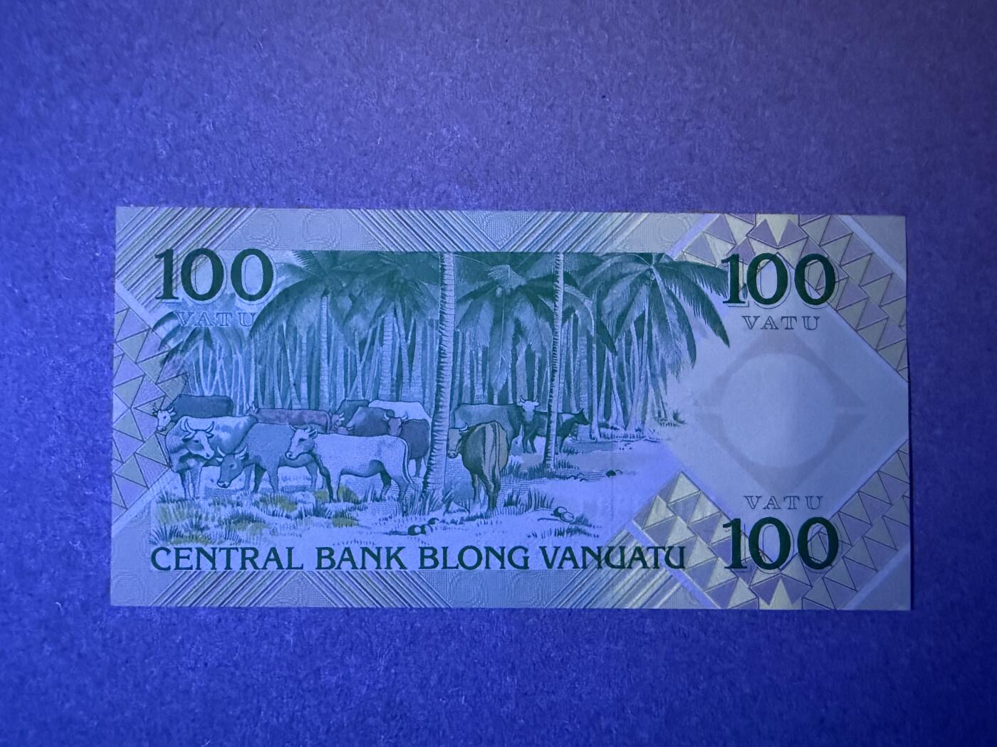 《艾美收藏》第232期-2.22周日外币靓号精品场(春节首拍) 豹子号 瓦努阿图100 UNC 1982年第一版纸币Pick1 AA冠 千位小号 无47豹子号888