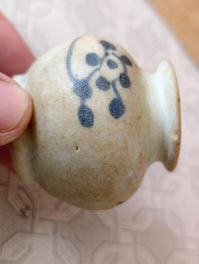 春节钱币瓷器清货捡漏拍场 - 明清风格 青花小水盂 高4.8厘米，最大肚径5厘米左右，口沿底足一处磕碰，稍微有点歪