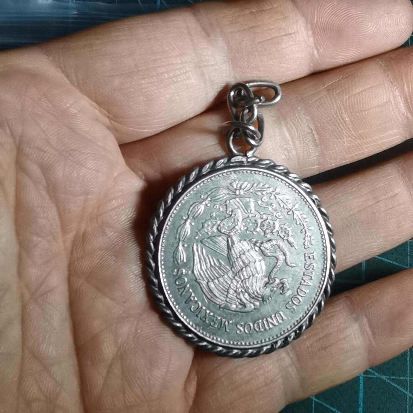 沼泽如烟--第1001场 墨西哥1983年50比索挂件