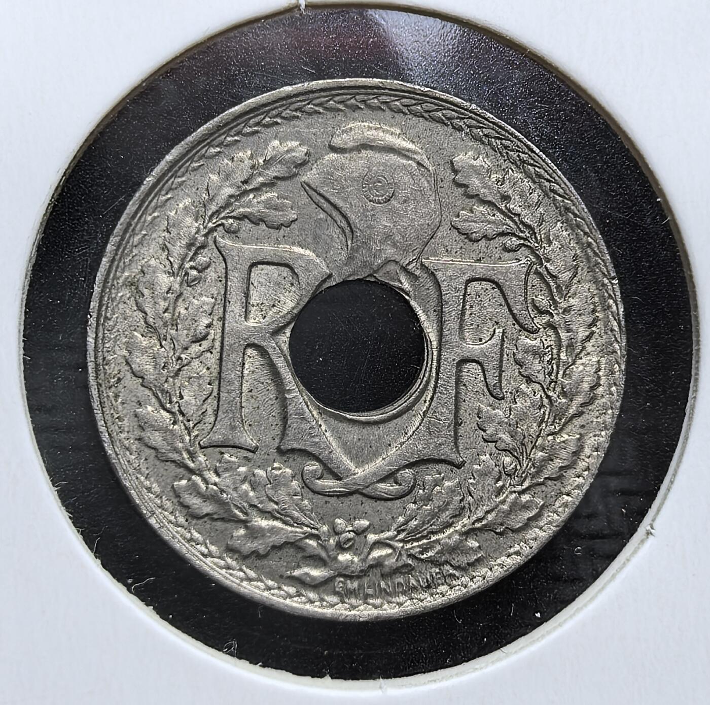 外国优质老铜币银币，周日九点倒数截拍，满百包邮，持续收拍，初八发货 法兰西第三共和国1918年10生丁。正面的 “RF”与高卢雄鸡是法国的经典象征；背面的 “自由、平等、博爱” 格言与年份，见证了一战末期法国的社会与货币体系，体现了共和理念的延续。