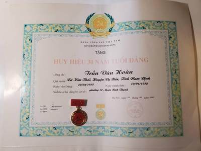 韵星假日军品类拍卖第42期 -- Rimey Holidays Militaria Auction 42 - 越南社会主义共和国陈文欢光荣在党三十年奖章带证书一套