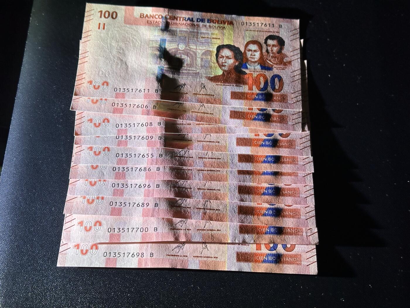 《外钞收藏家》第六百一十二期（ 精选场）（长期征集拍品、欢迎藏友们联系合作） 玻利维亚100 十张一起 全新UNC