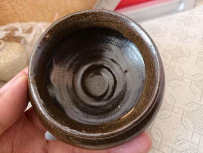 春节钱币瓷器清货捡漏拍场 - 明清风格酱釉圆底小罐 高5.5厘米 最大肚径9.2厘米 完美品相