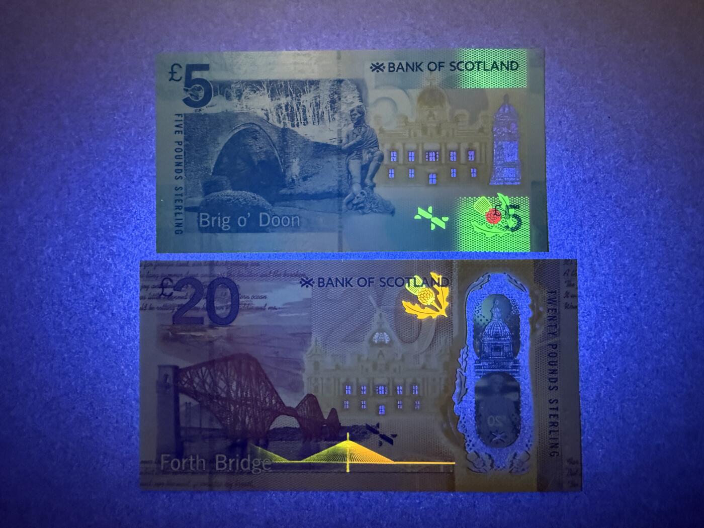 《艾美收藏》第232期-2.22周日外币靓号精品场(春节首拍) 苏格兰5、20镑2张 UNC 2016年 苏格兰银行塑料钞 AA冠