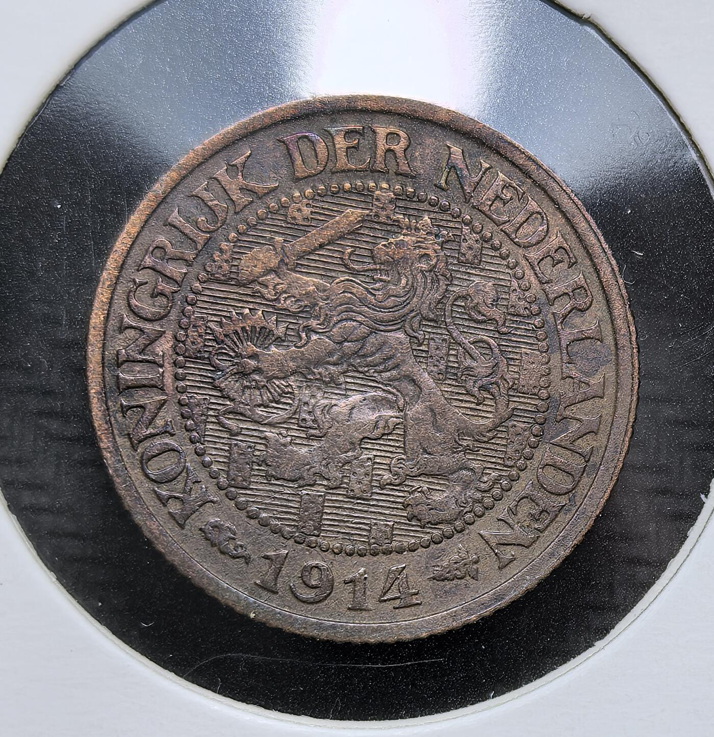 外国优质老铜币银币，周日九点倒数截拍，满百包邮，持续收拍，初八发货 荷兰1914年1分铜币，正面是荷兰国徽中的持剑雄狮图案， 彰显了荷兰王国的主权；背面的水果与枝叶花环，象征着荷兰的农业与物产，也见证了一战爆发时荷兰保持中立的历史背景。