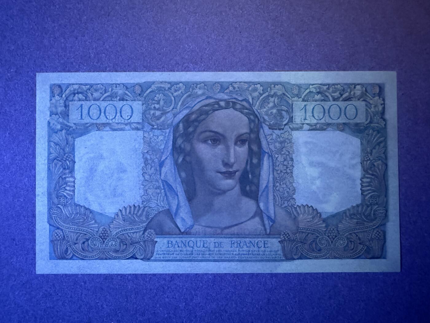 《艾美收藏》第232期-2.22周日外币靓号精品场(春节首拍) 法国1000法郎 UNC 1947年老版本 顶部有一处轻微荧光