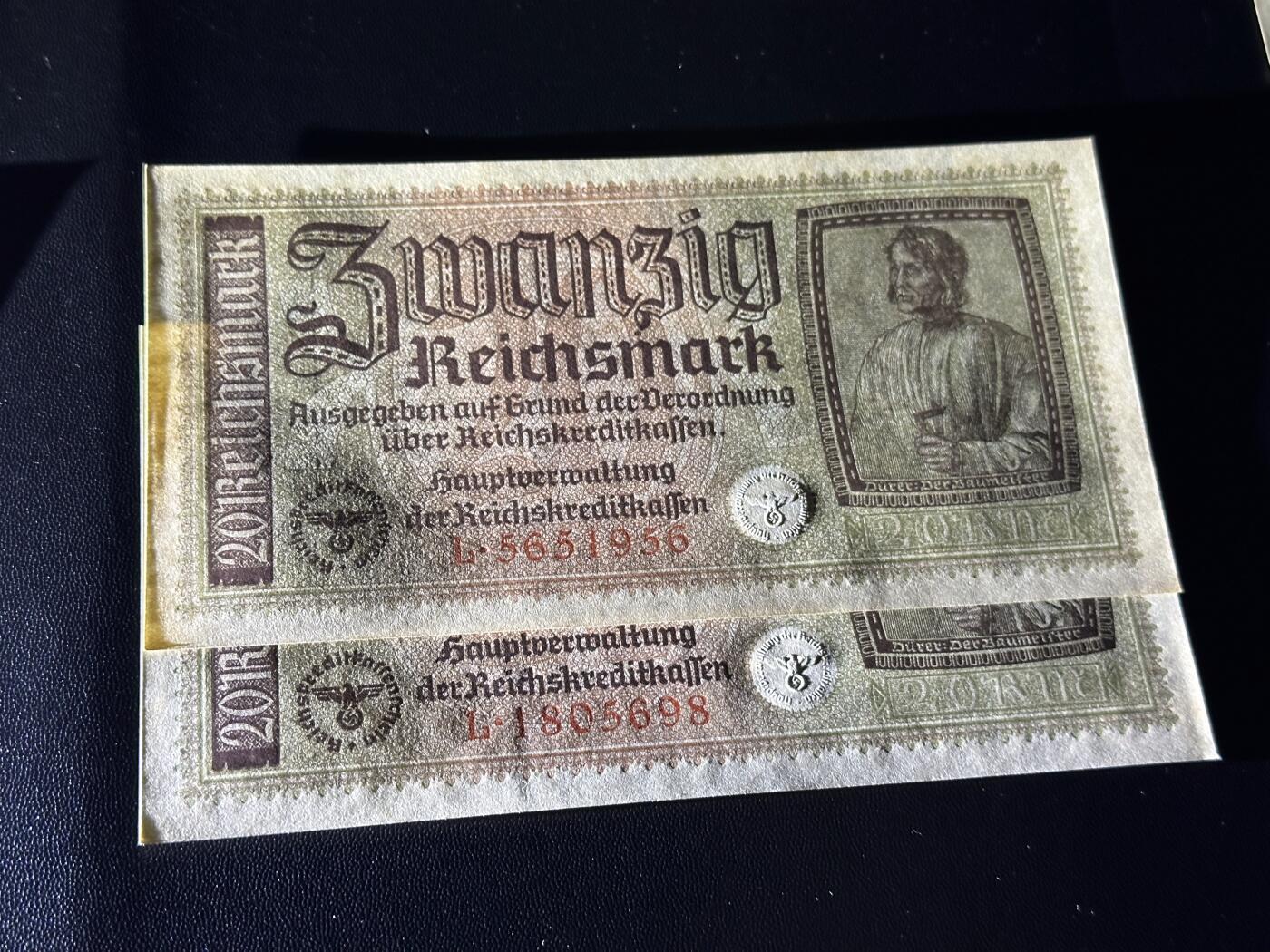 《外钞收藏家》第六百一十二期（ 精选场）（长期征集拍品、欢迎藏友们联系合作） 德国20马克 2张一起 丢勒画作 勃兰登堡门 全新轻微黄 尾56、98