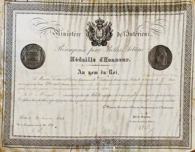 凯旋世界勋赏（持续上新中）（第22期新年大拍）（欢迎送拍）（对拍品有疑问请询问客服，不接受到手刀，出价默认拍品品相。请认真阅读拍卖规则！出价默认已认可！）（收到货请录制开箱视频，无视频概不处理问题。） - 内政部国务秘书部长，授予加尔省博凯尔市政厅助理马尔加（安托万·小）先生一枚二级银质荣誉勋章，以表彰其在1843年11月洪灾中展现出的勇气与奉献精神。     马尔加先生被许可将此勋章佩戴于扣眼处，绶带为同样分色的三色绶带。     颁发此证书，是为了使其家人及同胞永远铭记他光荣而勇敢的事迹。