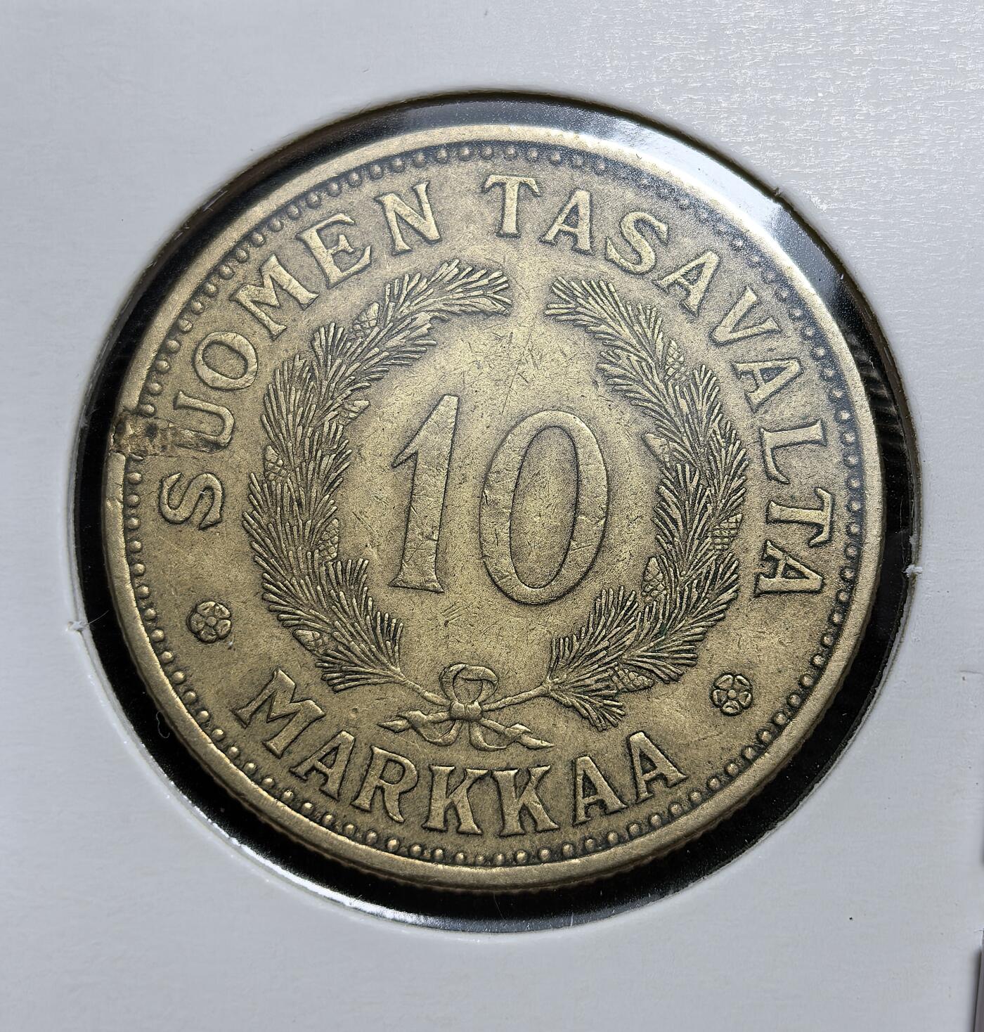 外国优质老铜币银币，周日九点倒数截拍，满百包邮，持续收拍，初八发货 芬兰1930年10马克，是芬兰独立后大面额辅币的代表。正面以云杉枝与芬兰国名彰显国家象征，背面是国徽 “持剑雄狮”，见证了芬兰在两次大战间的经济稳定与货币体系完善。