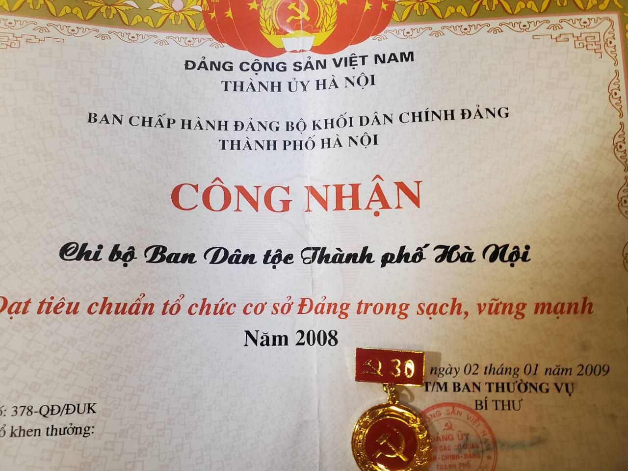 韵星假日军品类拍卖第42期 -- Rimey Holidays Militaria Auction 42 越南社会主义共和国陈永敦在党优秀服务奖章奖状一套带光荣在党30年奖章