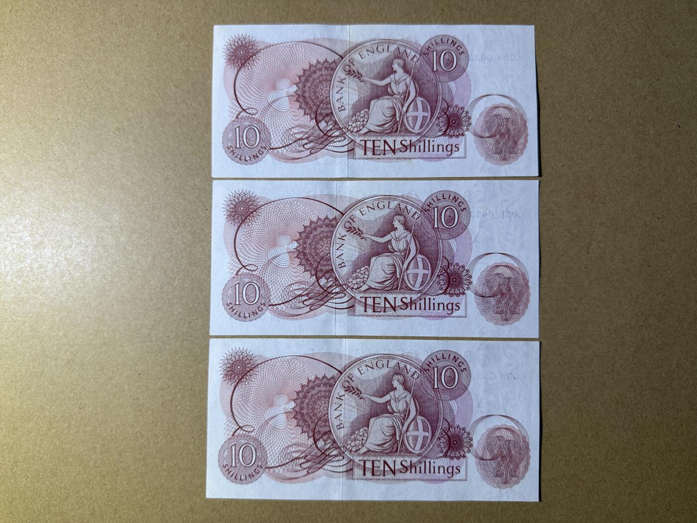 《艾美收藏》第232期-2.22周日外币靓号精品场(春节首拍) 英格兰10先令3张 UNC- C序列 连号3张 全程无47 局部荧光