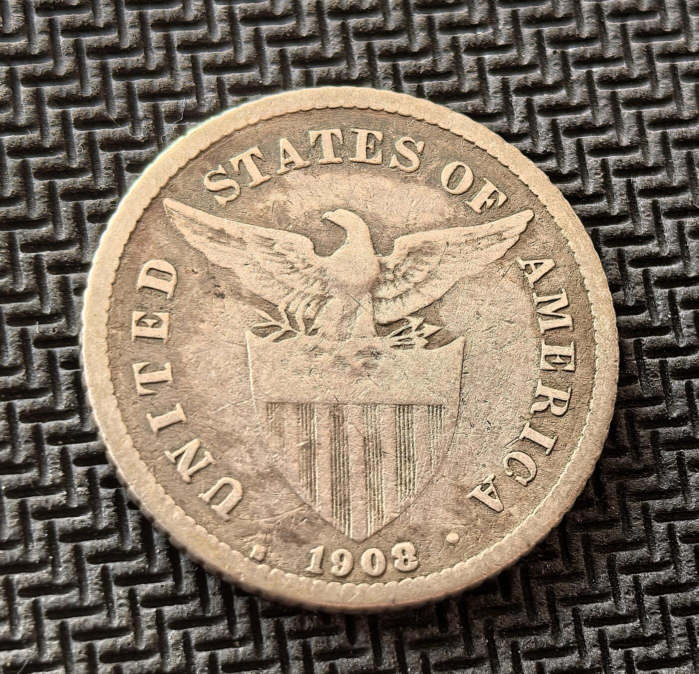 外国优质老铜币银币，周日九点倒数截拍，满百包邮，持续收拍，初八发货 美属菲律宾1908年20分银币，发行于美国殖民统治初期。正面的自由女神形象象征美国式 “自由”，背面的美国国徽彰显殖民权威，见证了美西战争后美国对菲律宾的殖民统治与文化渗透。