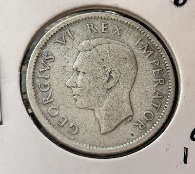 外国优质老铜币银币，周日九点倒数截拍，满百包邮，持续收拍，初八发货 - 南非1938年6便士银币，正面是英王乔治六世的头像，象征着南非作为英联邦自治领的地位；背面的帝王花与南非国徽，既代表了南非的国花，也体现了其多元文化与殖民历史背景。