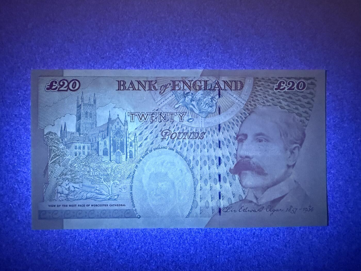 《艾美收藏》第232期-2.22周日外币靓号精品场(春节首拍) 英格兰20镑 UNC E序列再版 边缘1处轻微荧光 双尾88