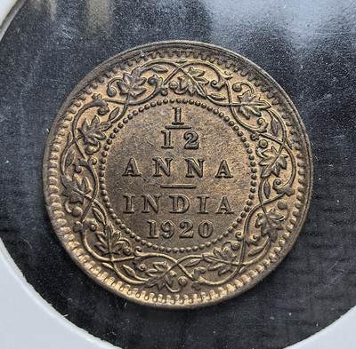 外国优质老铜币银币，周日九点倒数截拍，满百包邮，持续收拍，初八发货 - 原光英属印度1920年1/12 安娜铜币，属于乔治五世统治时期的殖民货币。正面为英王乔治五世头像，彰显英国殖民权威；背面以花卉纹饰环绕面值，见证了英属印度殖民体系的延续与印度民族独立运动的酝酿阶段。