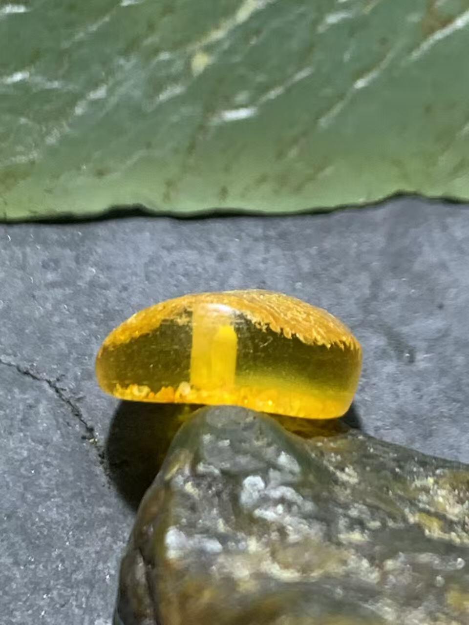 精美桔皮纹原皮蜜蜡随形饼子一个！！