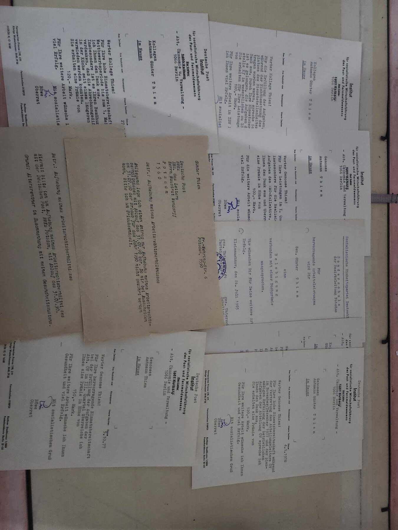 南水社第二次拍卖 民主德国波茨坦邮政负责人套证。任职证明、邮政等级资格证书、社会主义劳动积极分子荣誉证书、奖金证书、党内任职文件、工作通知及退休文件共计45张