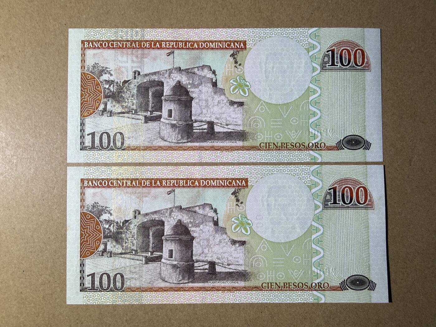 《艾美收藏》第232期-2.22周日外币靓号精品场(春节首拍) 多米尼加100元2张 UNC 2006年 边缘轻微荧光 全程无347靓号