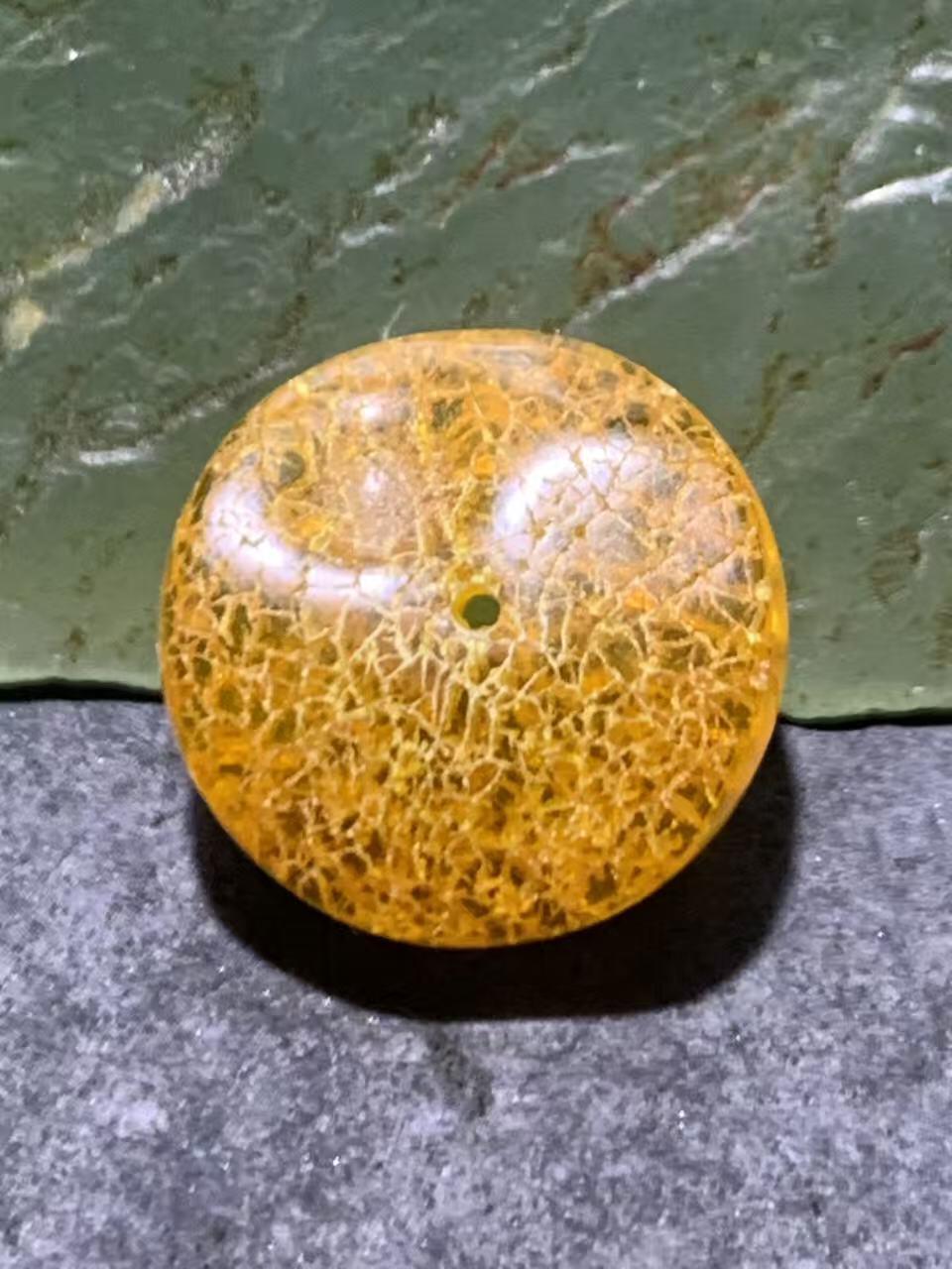 精美桔皮纹原皮蜜蜡随形饼子一个！！