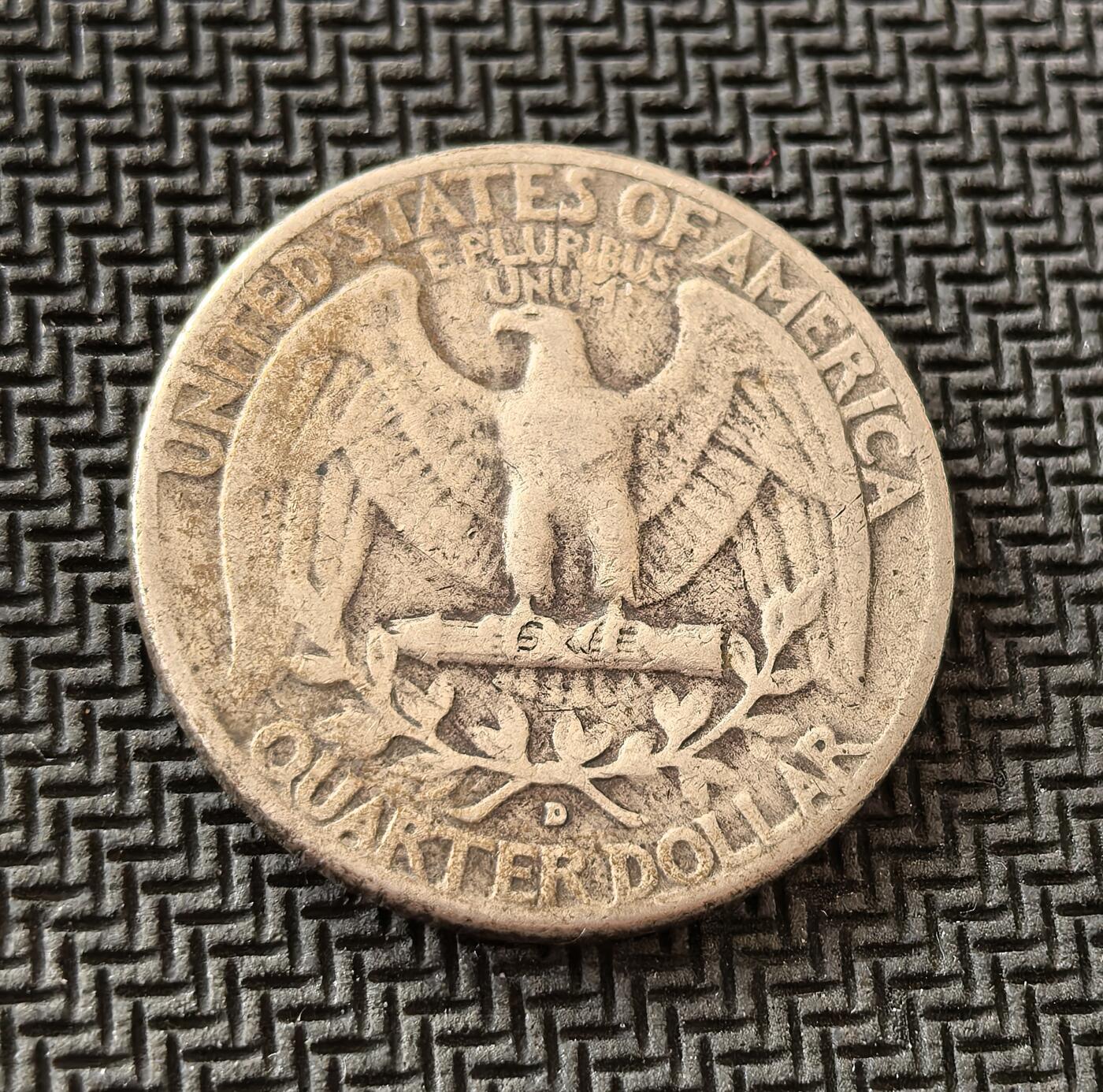 外国优质老铜币银币，周日九点倒数截拍，满百包邮，持续收拍，初八发货 美国1953年25美分银币D版（华盛顿头像版），发行于战后美国经济繁荣期。正面为开国总统华盛顿像，彰显国家精神；背面的白头鹰国徽象征美国霸权崛起，是冷战初期美国货币体系与全球影响力的重要见证。