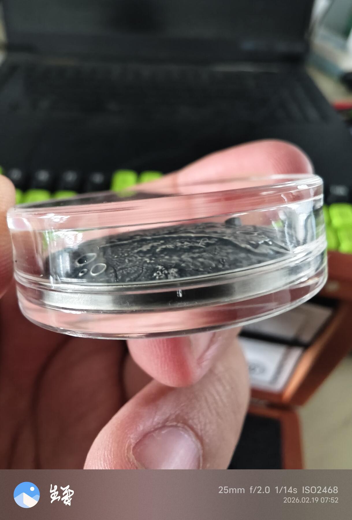 纽埃2018镶嵌陨石1盎司999银高浮雕仿古凹面银币