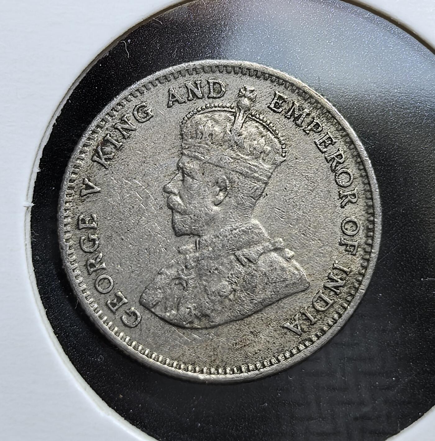 外国优质老铜币银币，周日九点倒数截拍，满百包邮，持续收拍，初八发货 英属香港 1935年1毫，发行于乔治五世统治末期。正面为乔治五世头像，铭文彰显英国殖民权威；背面以中英双语标注 “香港一毫”，见证了香港在二战前的殖民货币体系与历史过渡。