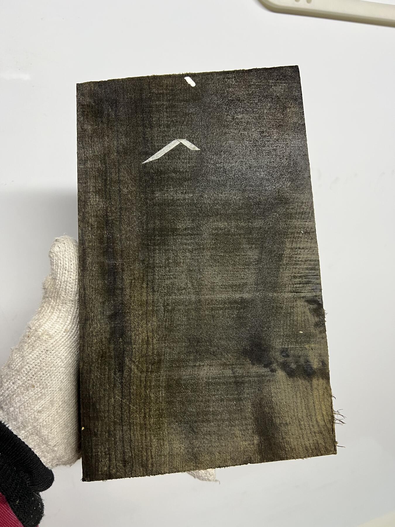 零元拍：NO.10 爆满金丝祖母绿乌木金丝楠  做牌子 茶台 杯垫，无需打磨就已经金光闪闪。满金丝药香，尺寸约：33.7/14.5/4厚CM。