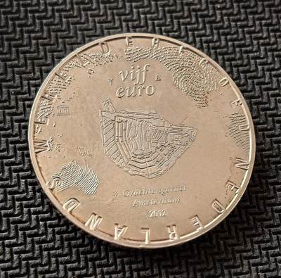 外国优质老铜币银币，周日九点倒数截拍，满百包邮，持续收拍，初八发货 - 荷兰2012年5 欧元纪念银币，是为纪念阿姆斯特丹运河带入选世界遗产而发行。正面的贝娅特丽克丝女王头像与世界地图，彰显荷兰的全球视野；背面的运河带图案则承载着荷兰黄金时代的历史记忆与文化遗产价值。