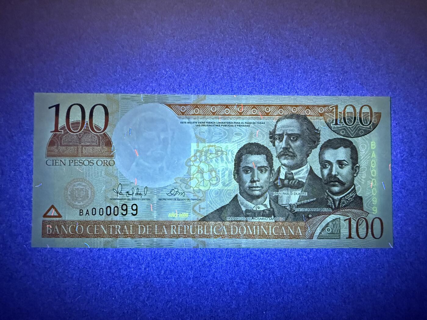 《艾美收藏》第232期-2.22周日外币靓号精品场(春节首拍) 多米尼加100元 UNC 2000元早期版本 十位小号 无47双尾99