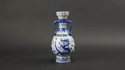 上海都达杂项专场三十三【年后发货全场包邮】  - 清 大明万历年制款青花龙纹双耳瓶