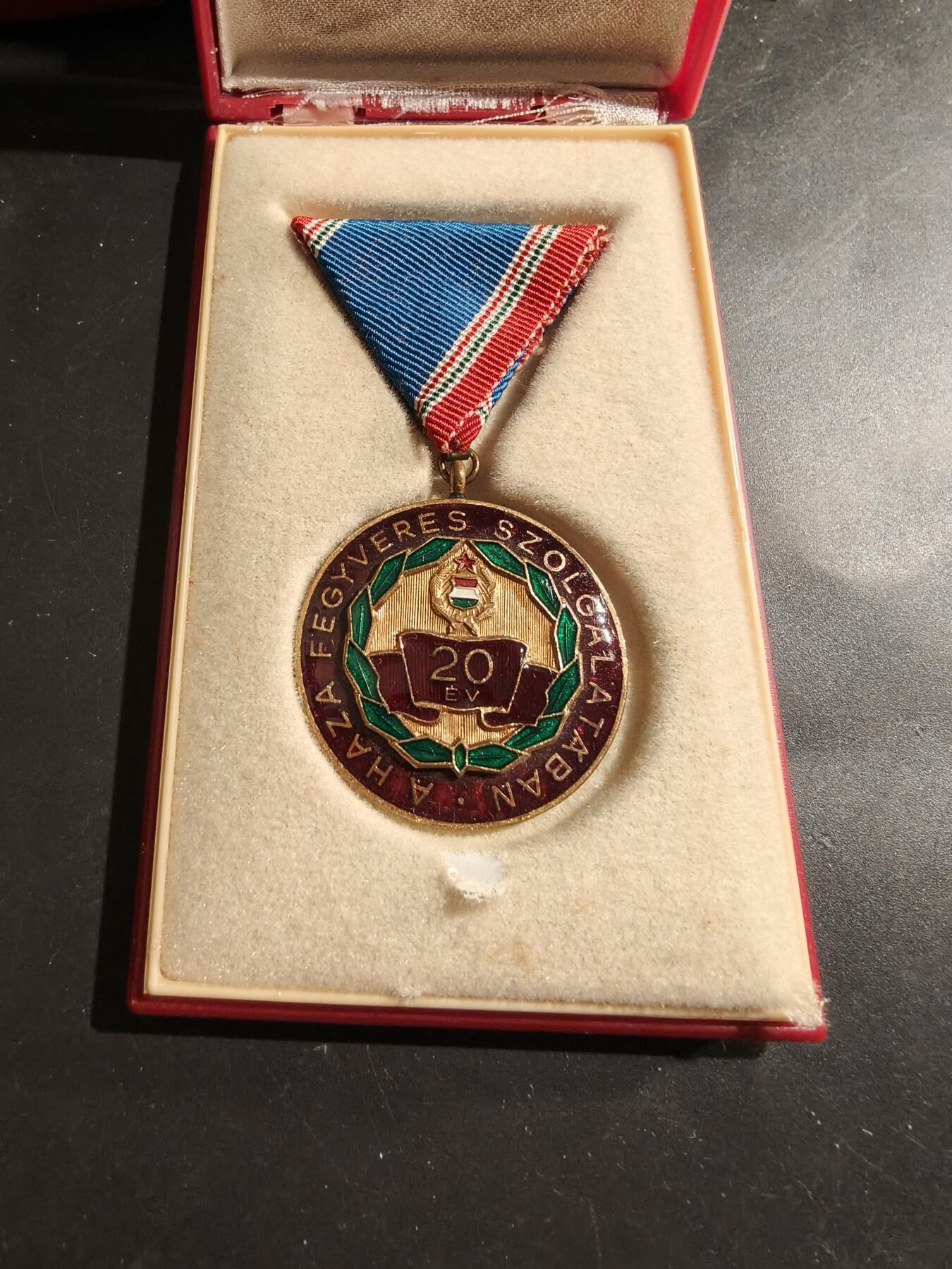 老王徽章第184期 匈牙利20周年服役纪念章    原盒    盒子有损