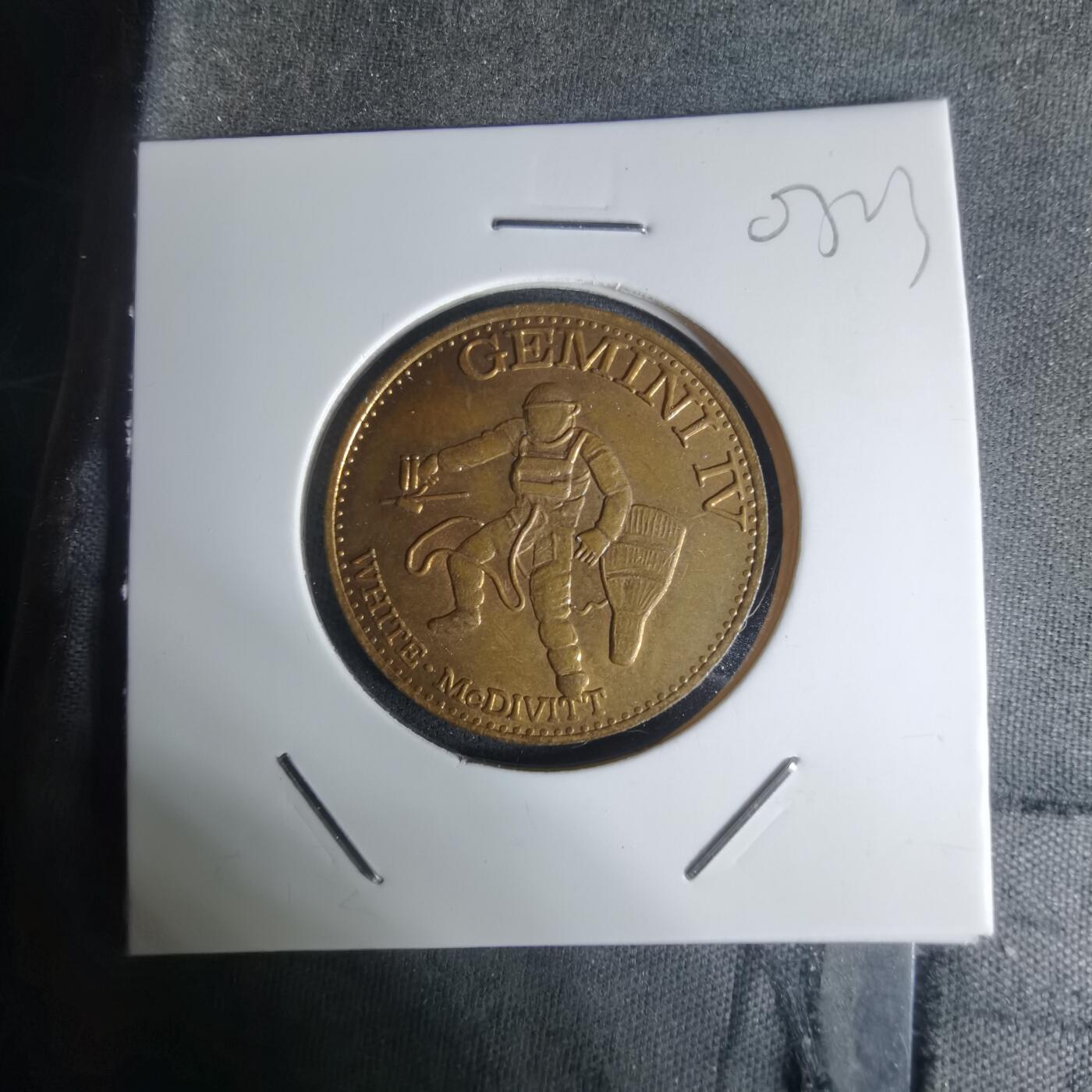 沼泽如烟--第1003场 航天纪念章