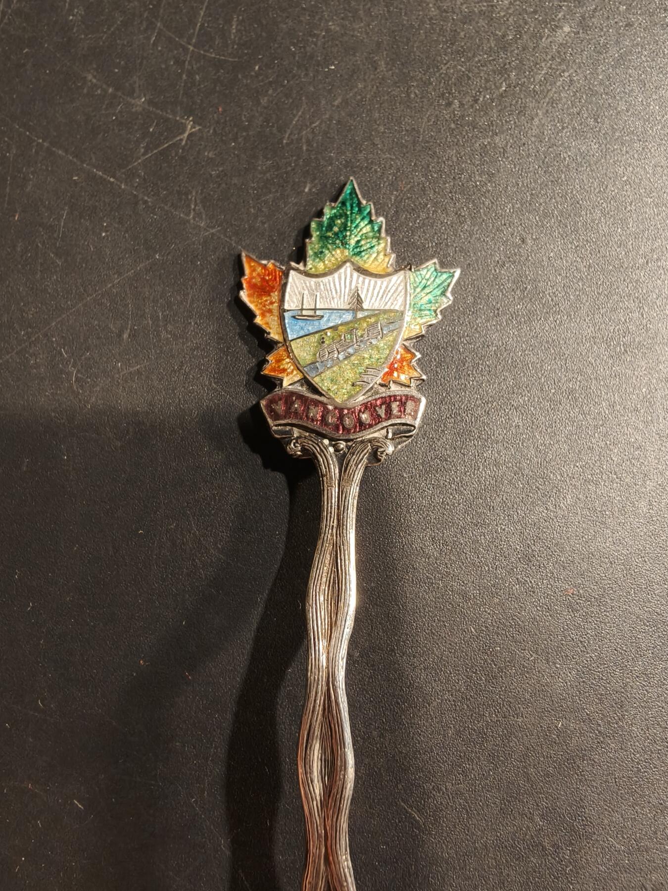 老王徽章第184期 加拿大银餐勺    925银   带温哥华装饰    10.5g