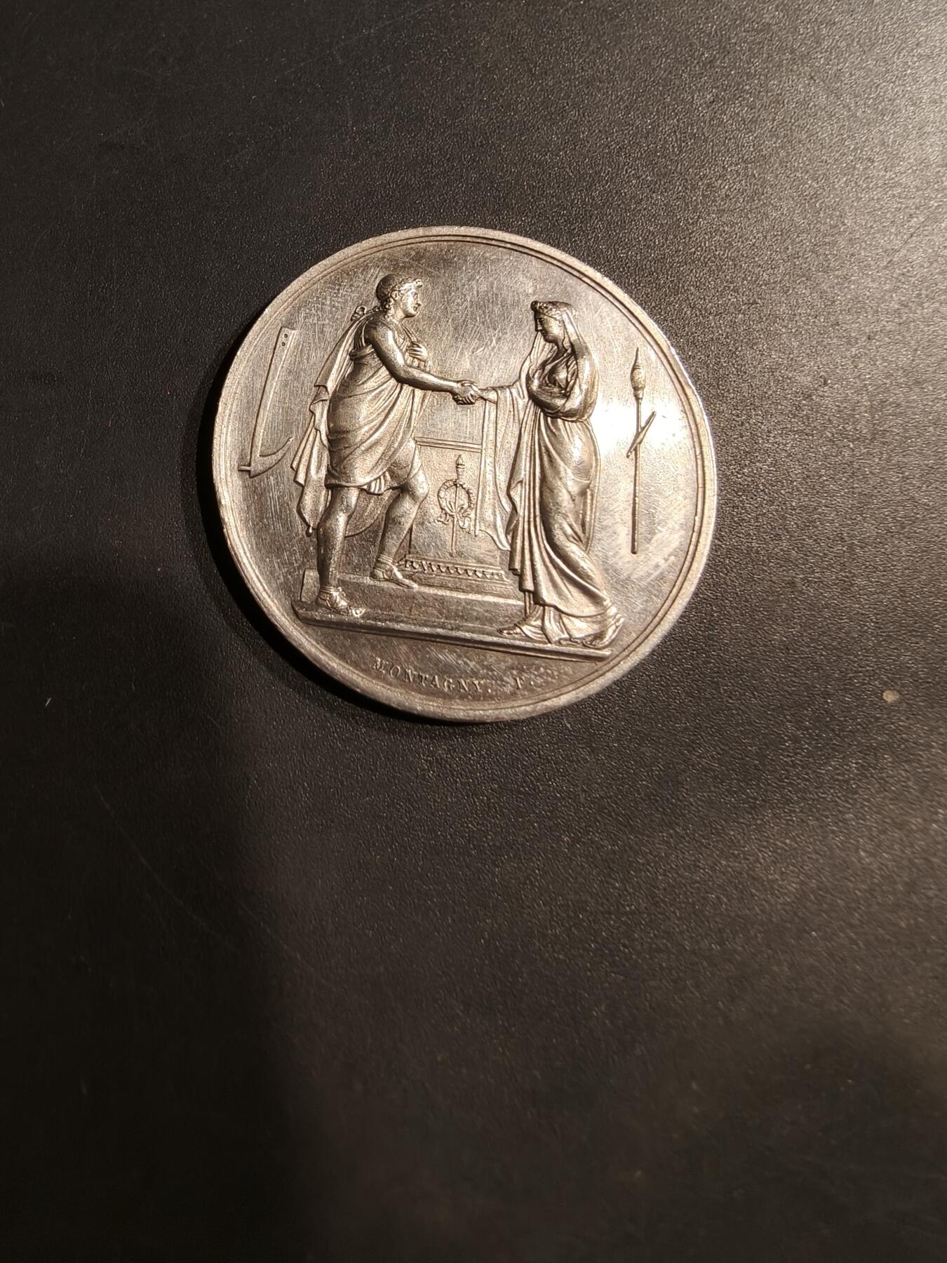 老王徽章第184期 法国婚章   950银    直径34mm    重量17.6g