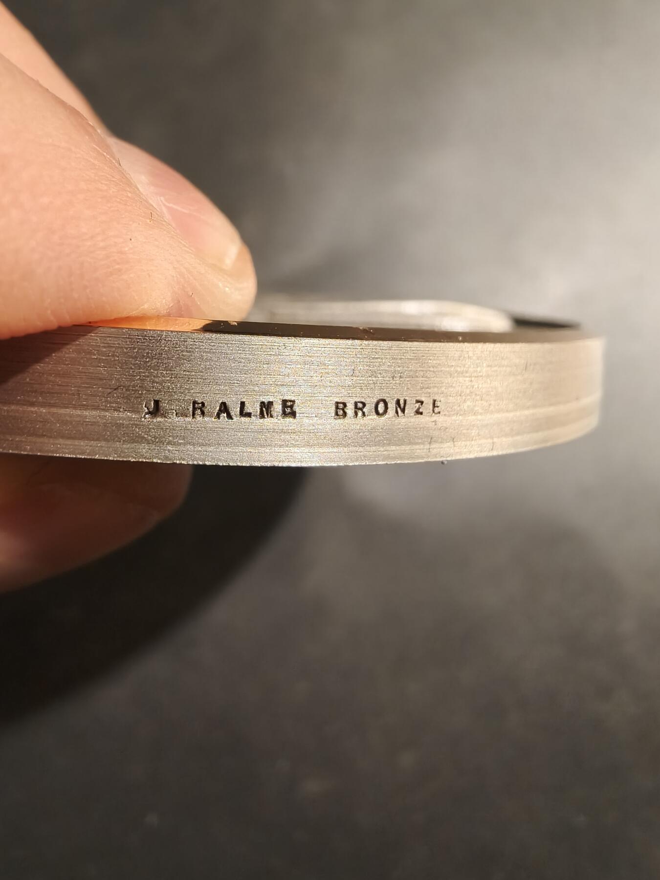 老王徽章第184期 法国贝尔福市阿尔斯通高速列车镀银大铜章    原盒盒子内衬损坏      贝尔福市代表为贝尔福雄狮     直径80mm     重量248.4g