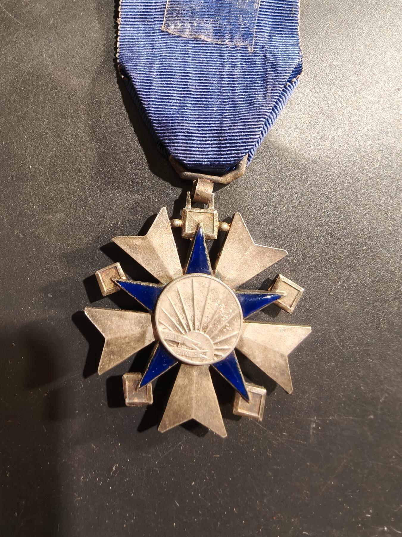 老王徽章第184期 法国骑士级卫生功绩勋章     原盒